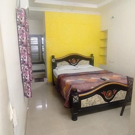 Kushi Homestay Guest House Visakhapatnam Buitenkant foto